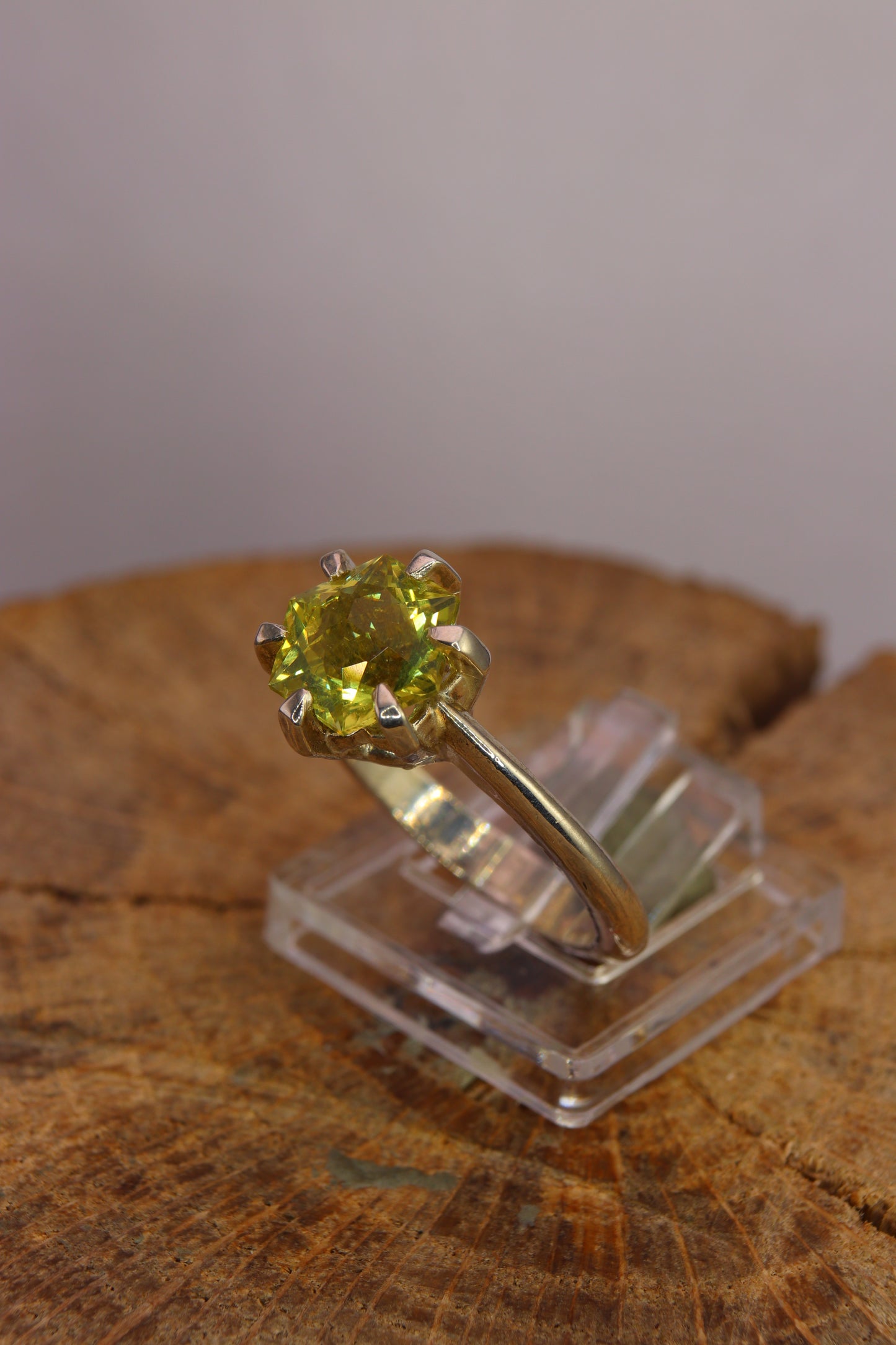 Solitaire with Citrine in a "SnowFlake" cut