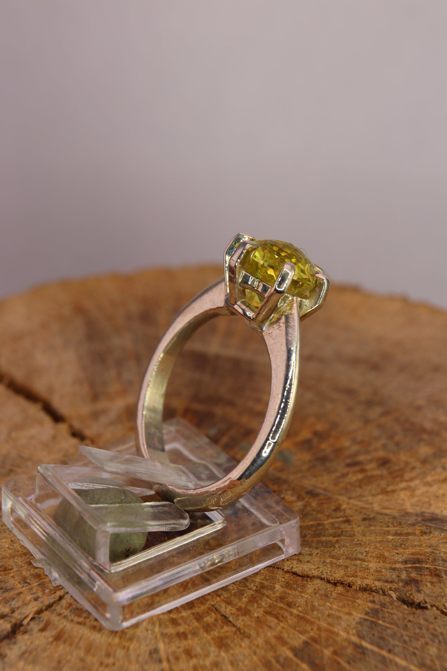 Solitaire with Citrine in a "SnowFlake" cut