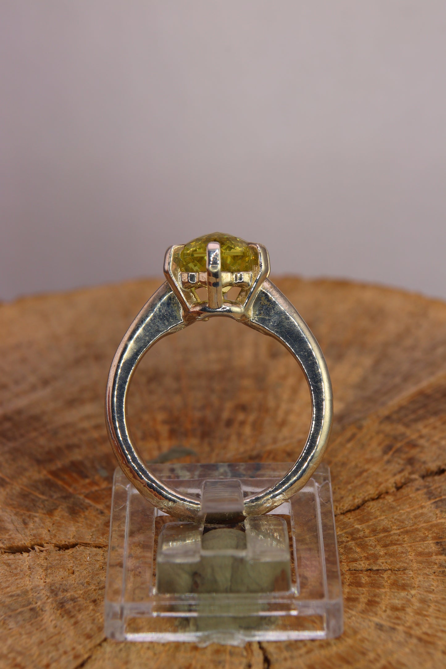 Solitaire with Citrine in a "SnowFlake" cut