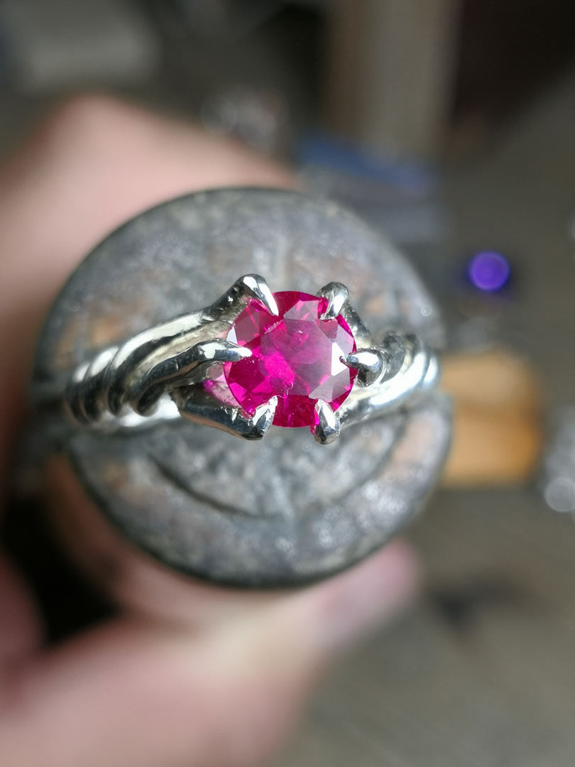 Anello "Torchon"con Rubino (Sintetico) taglio rotondo