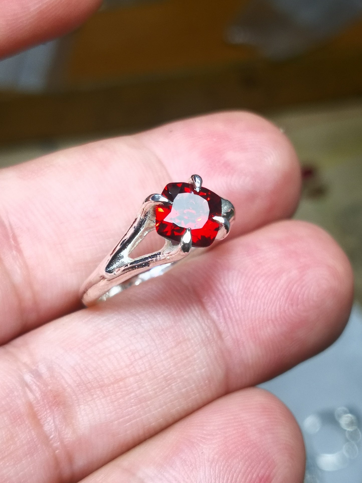 Solitario "NeroCraft" con Granato Taglio Cuscino
