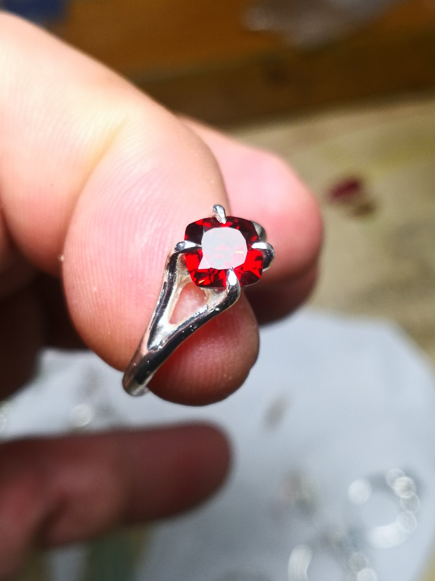 Solitario "NeroCraft" con Granato Taglio Cuscino