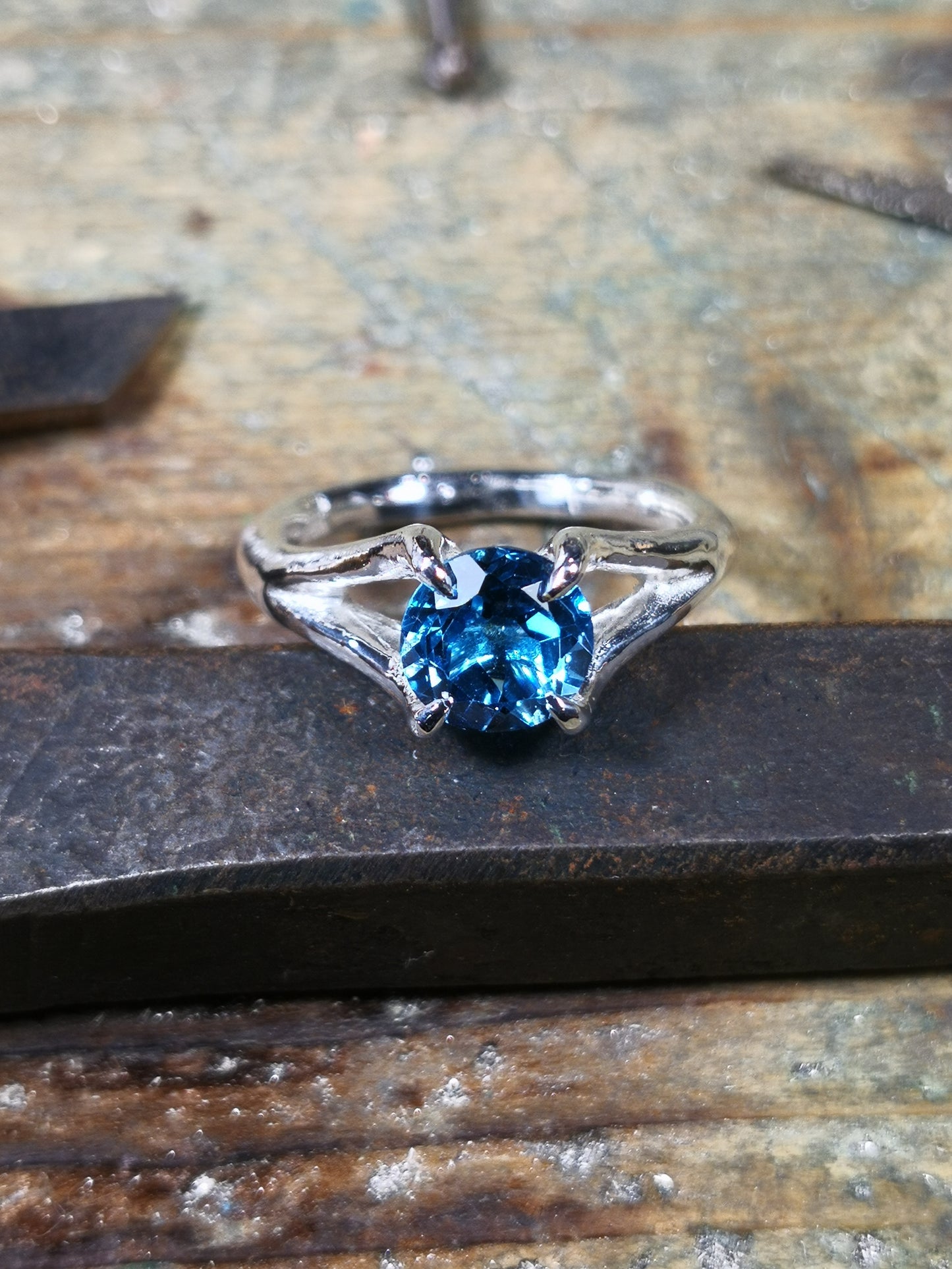 Solitario "NeroCraft" con Topazio Blu London