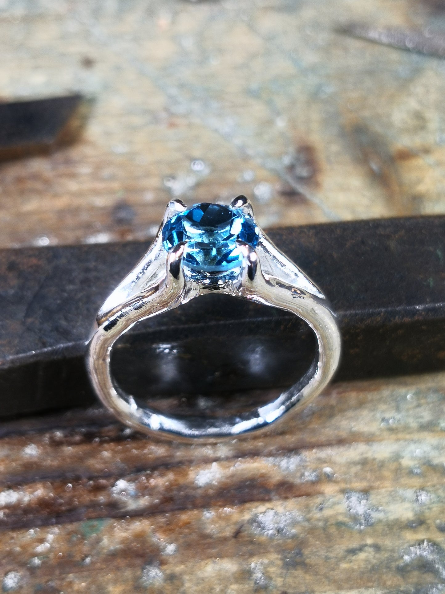 Solitario "NeroCraft" con Topazio Blu London
