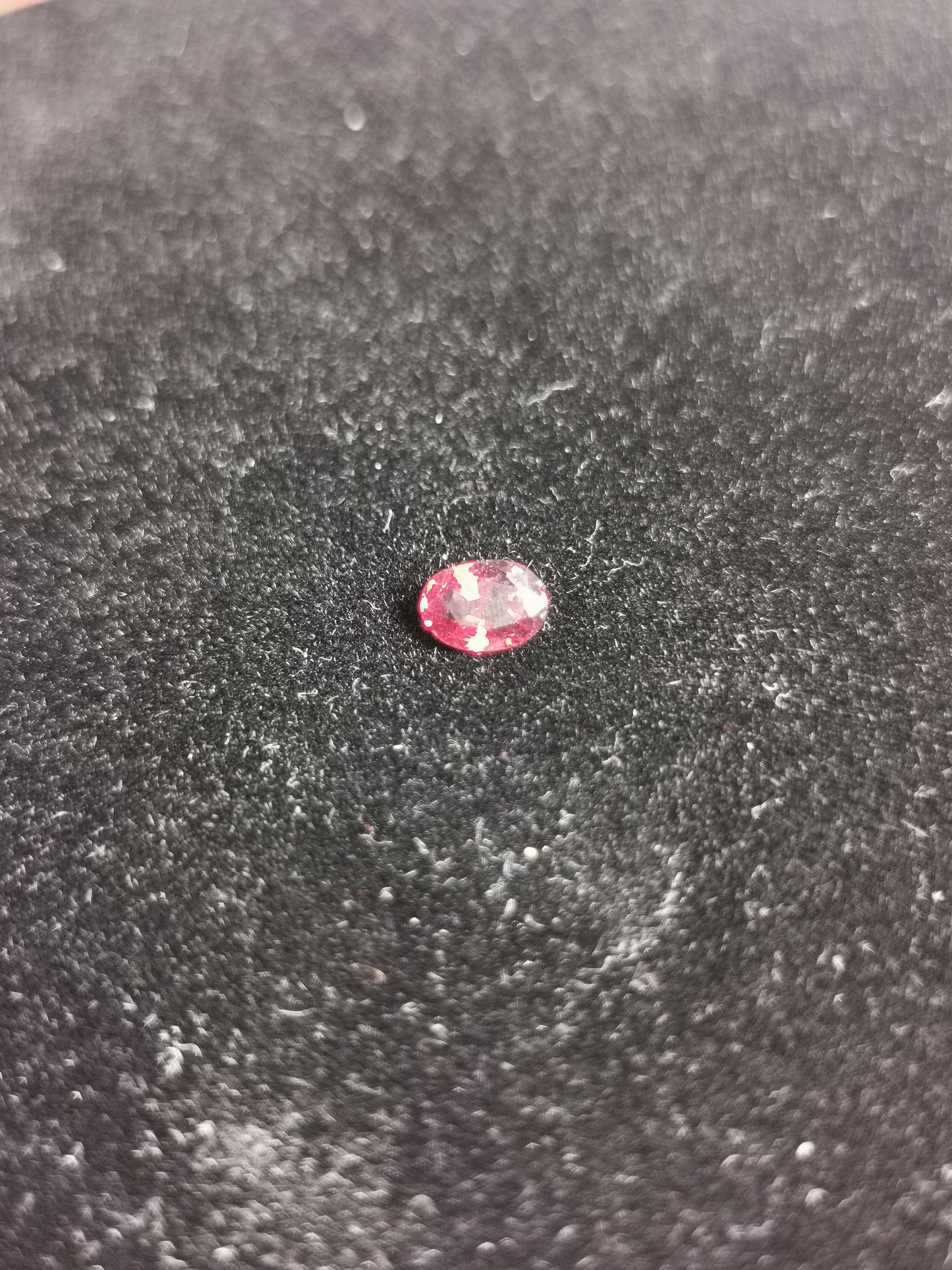 Granato Rodolite taglio ovale 0,98 ct