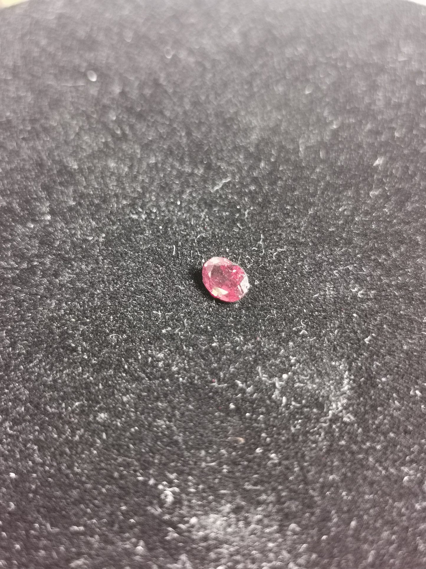 Granato Rodolite taglio ovale 0,98 ct