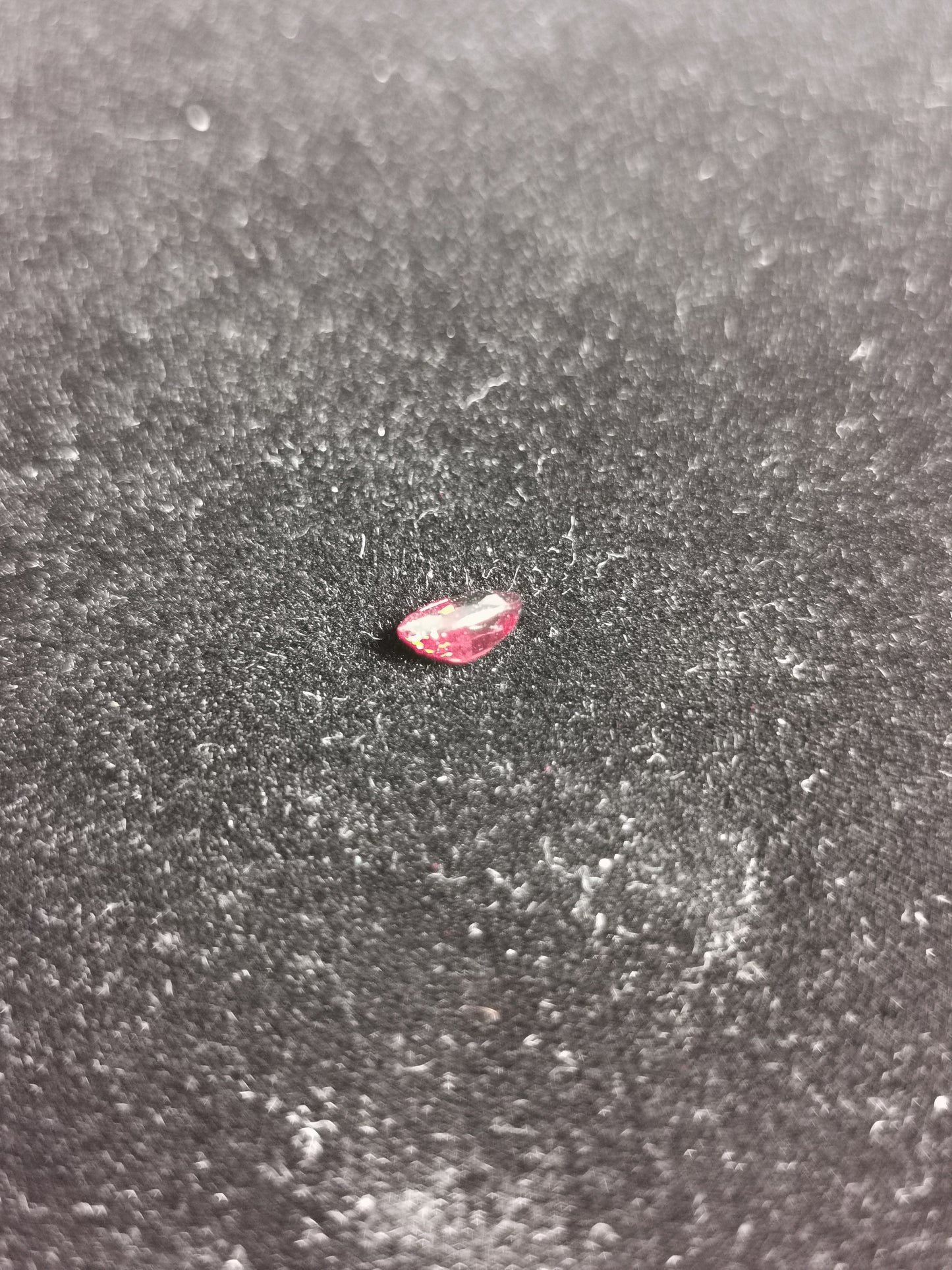 Granato Rodolite taglio ovale 0,98 ct
