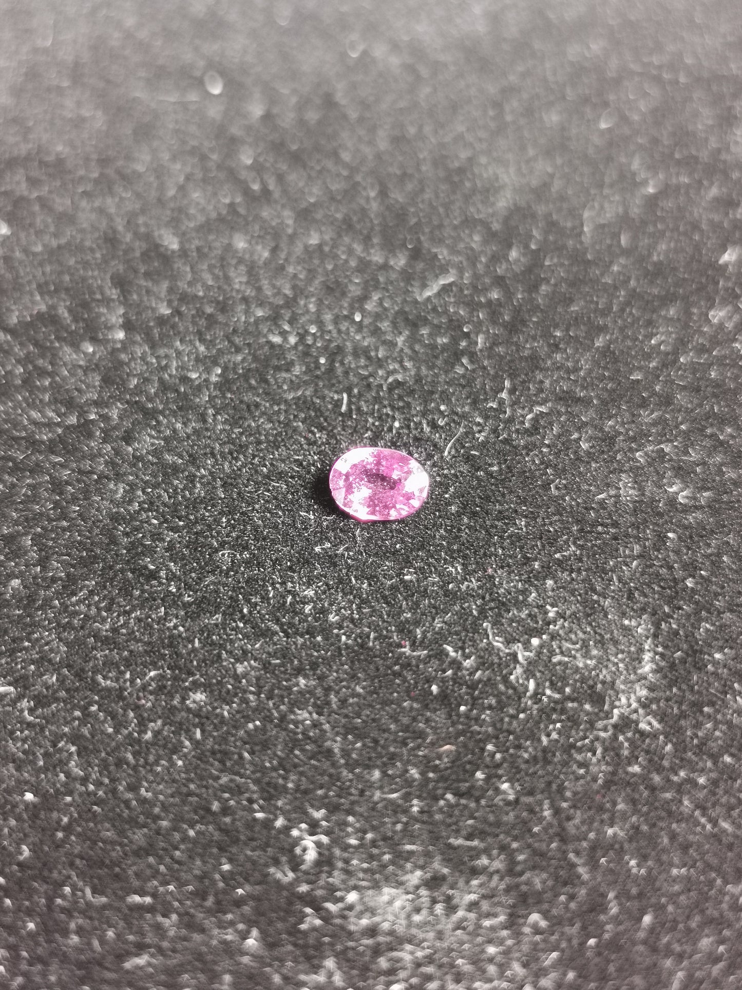 Granato Rodolite taglio ovale, 0,81 ct