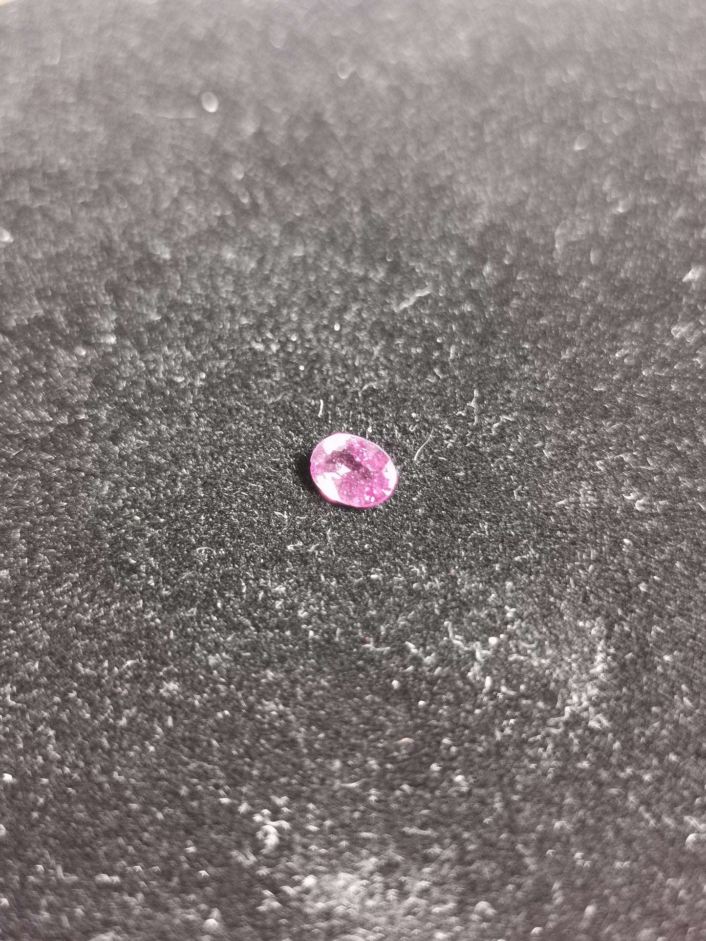 Granato Rodolite taglio ovale, 0,81 ct
