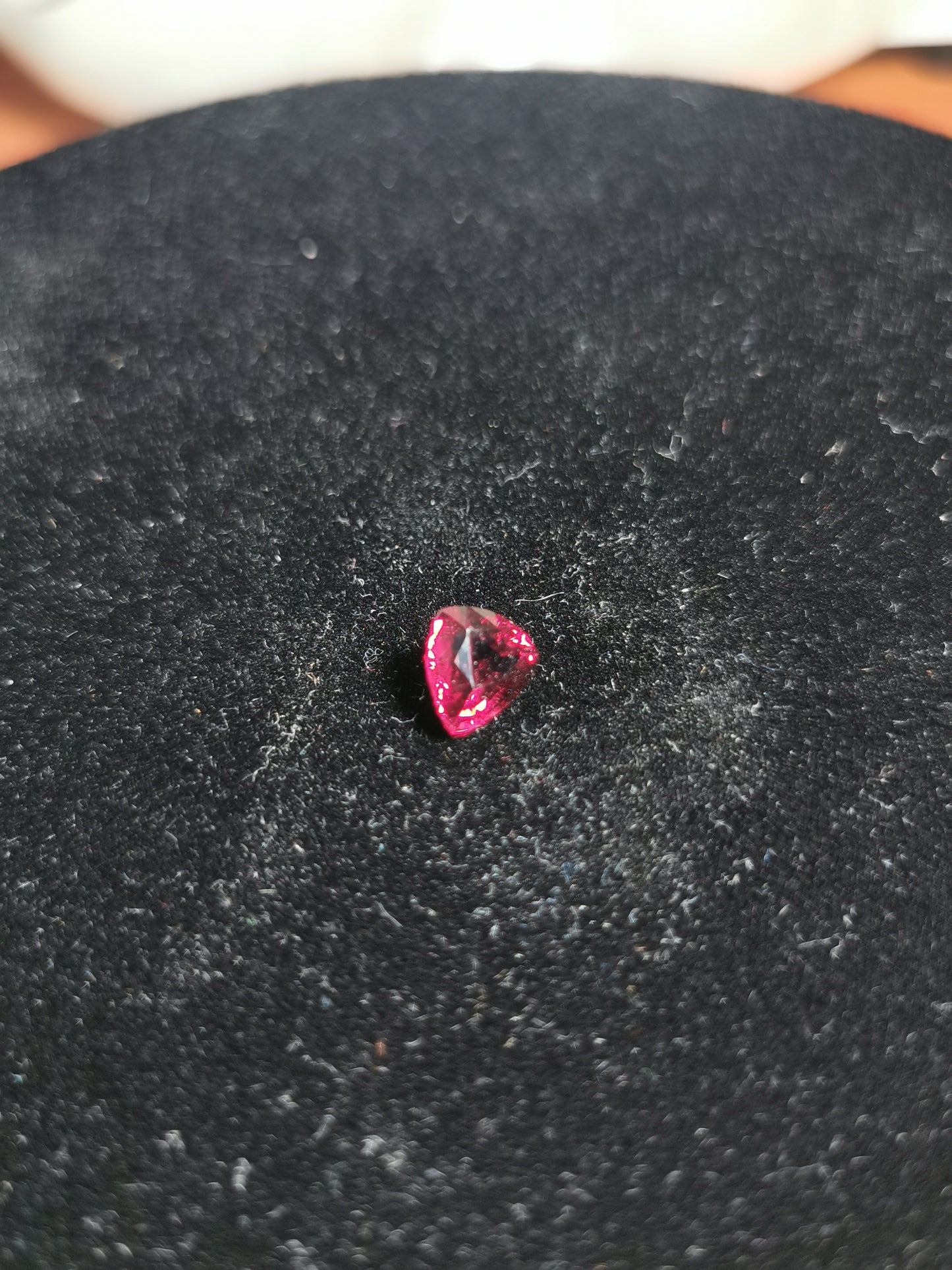 Granato Rodolite taglio trillion, 2,48 ct