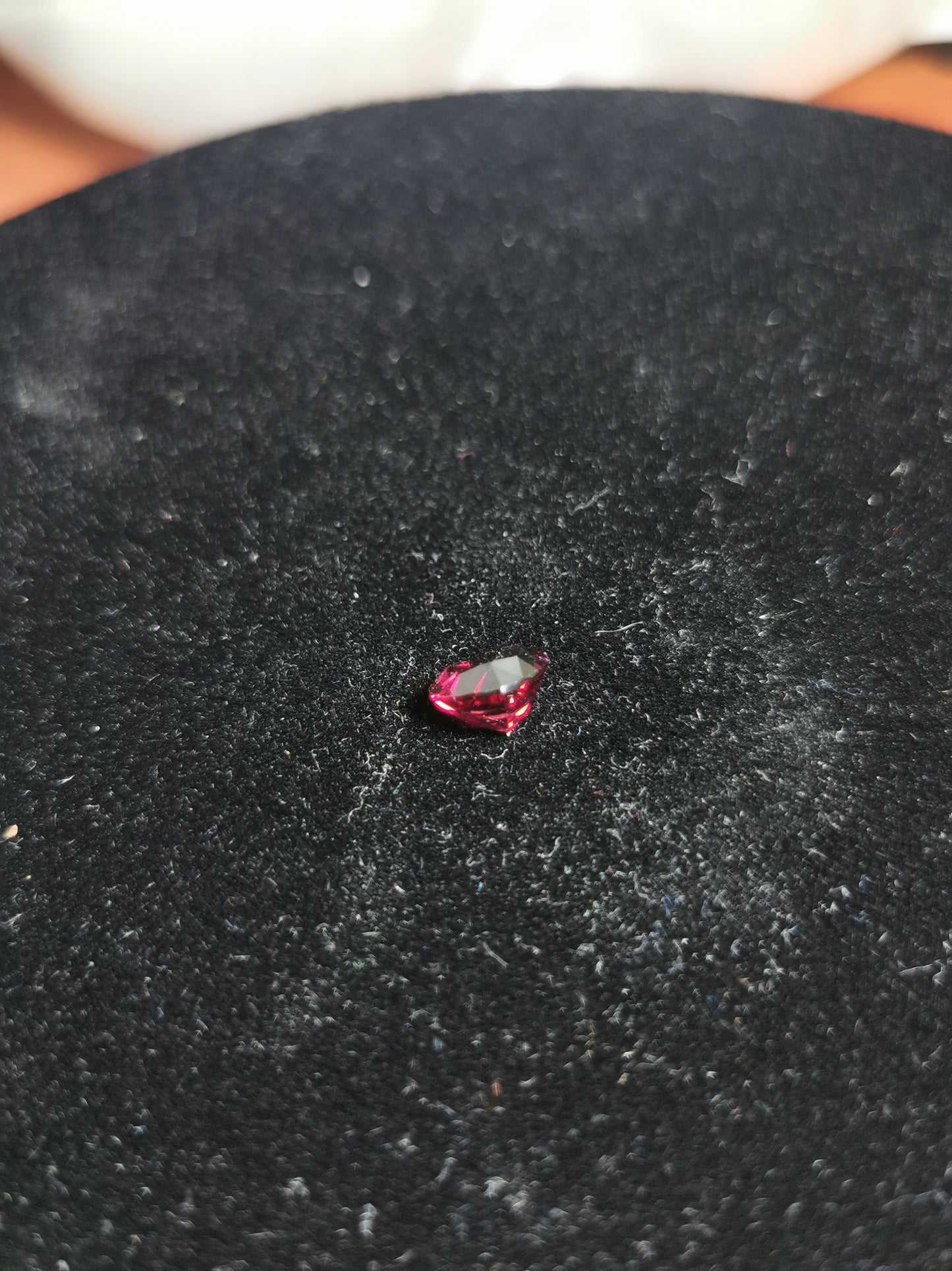 Granato Rodolite taglio trillion, 2,48 ct