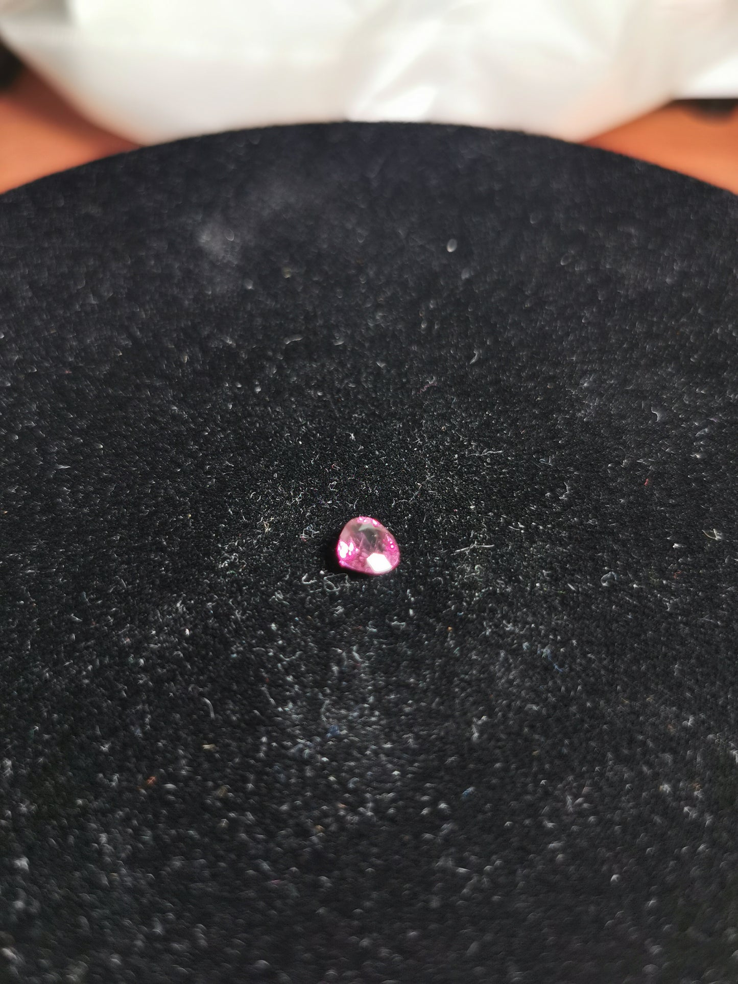 Granato Rodolite taglio pera, 0,87 ct