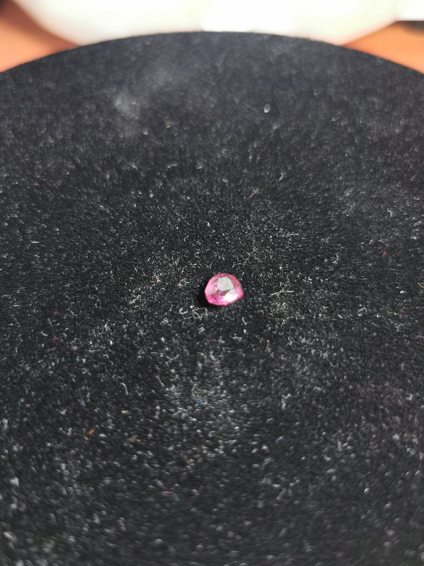 Granato Rodolite taglio pera, 0,87 ct