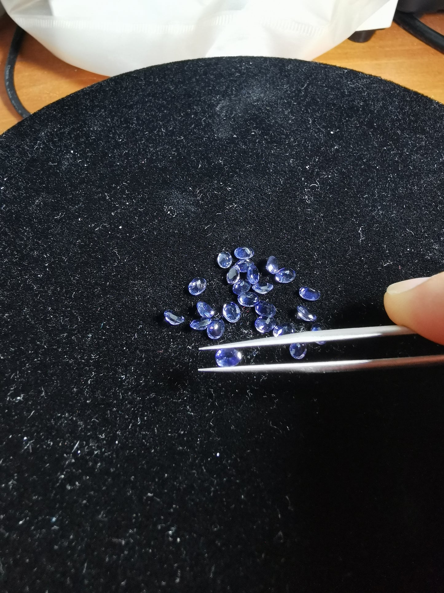 Lotto di 24 ioliti taglio ovale 3,41 ct totali