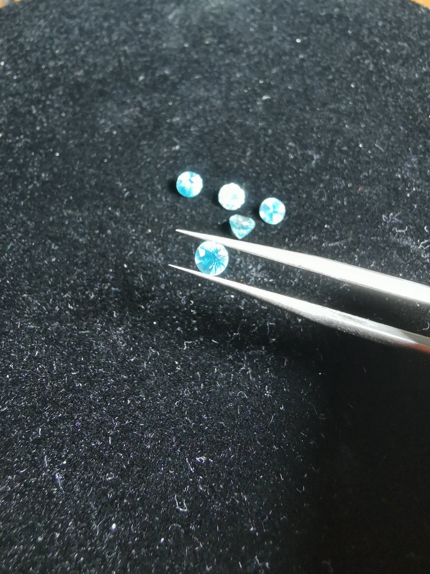 Lotto di 5 Zirconi naturali taglio rotondo 2,11 ct totali