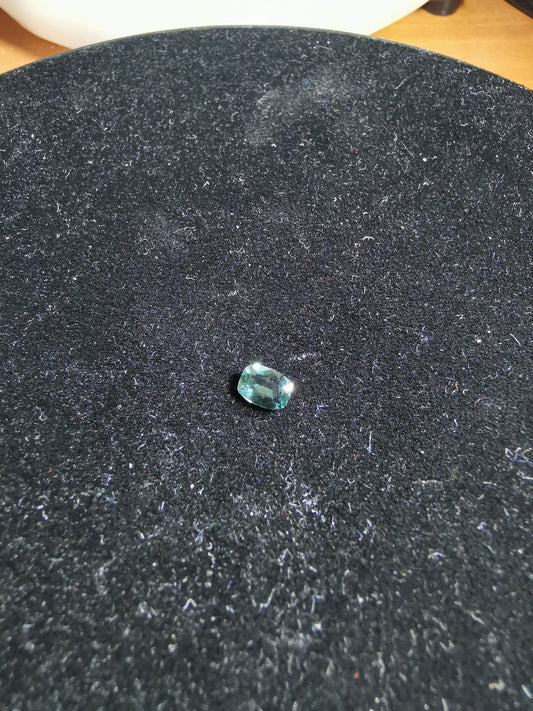 Zaffiro blu-verde taglio cuscino 0,64 ct