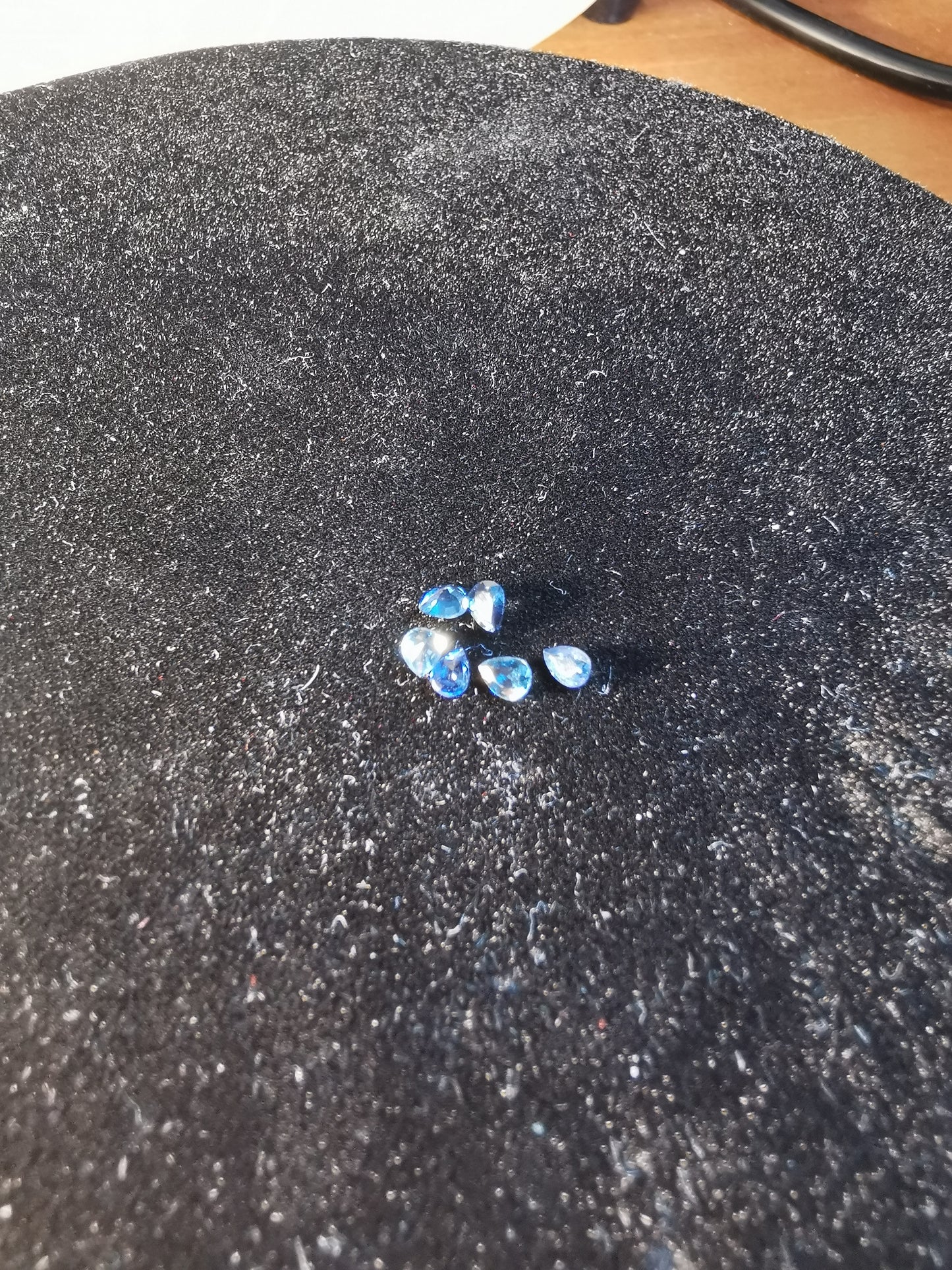 Lotti di 5 Zaffiri blu taglio goccia 1.00 ct totali