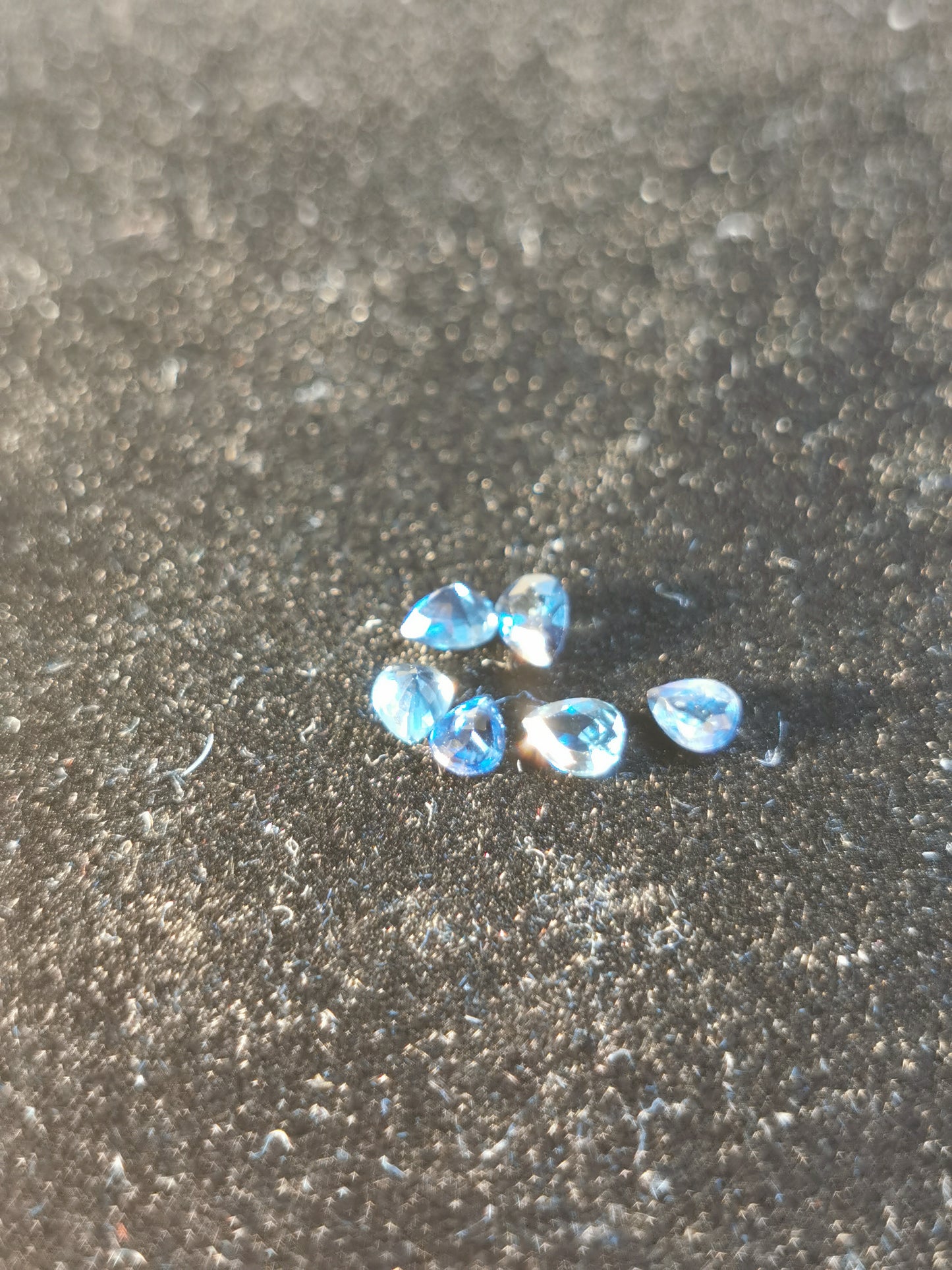 Lotti di 5 Zaffiri blu taglio goccia 1.00 ct totali