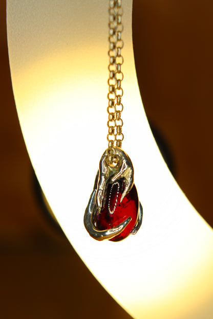 Ciondolo in argento con Ciottolo di Granato Piropo Burattato