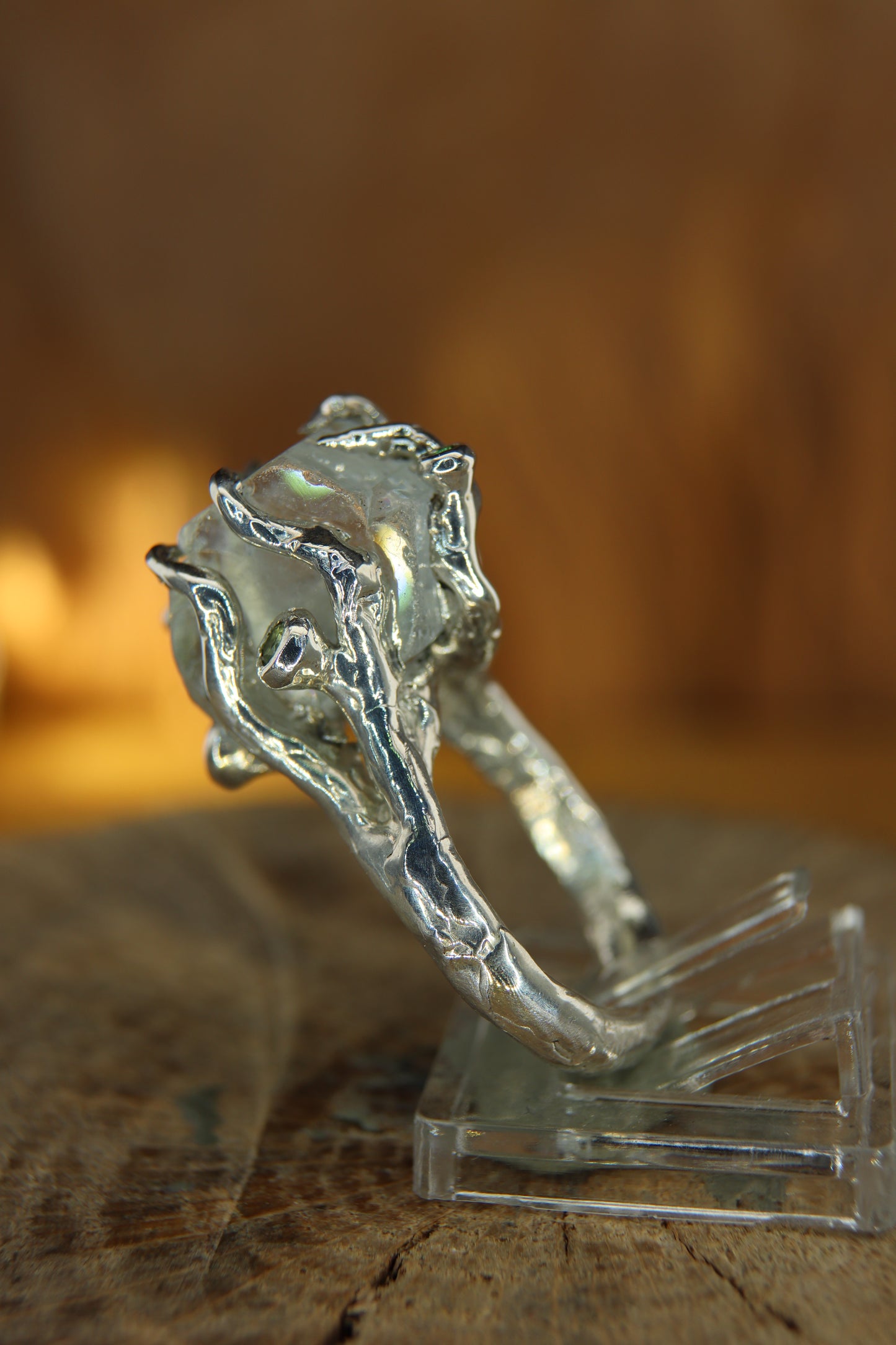 Anello "Rami e Radici" con Cristallo di Acquamarina grezza, Peridoti e Tsavoriti