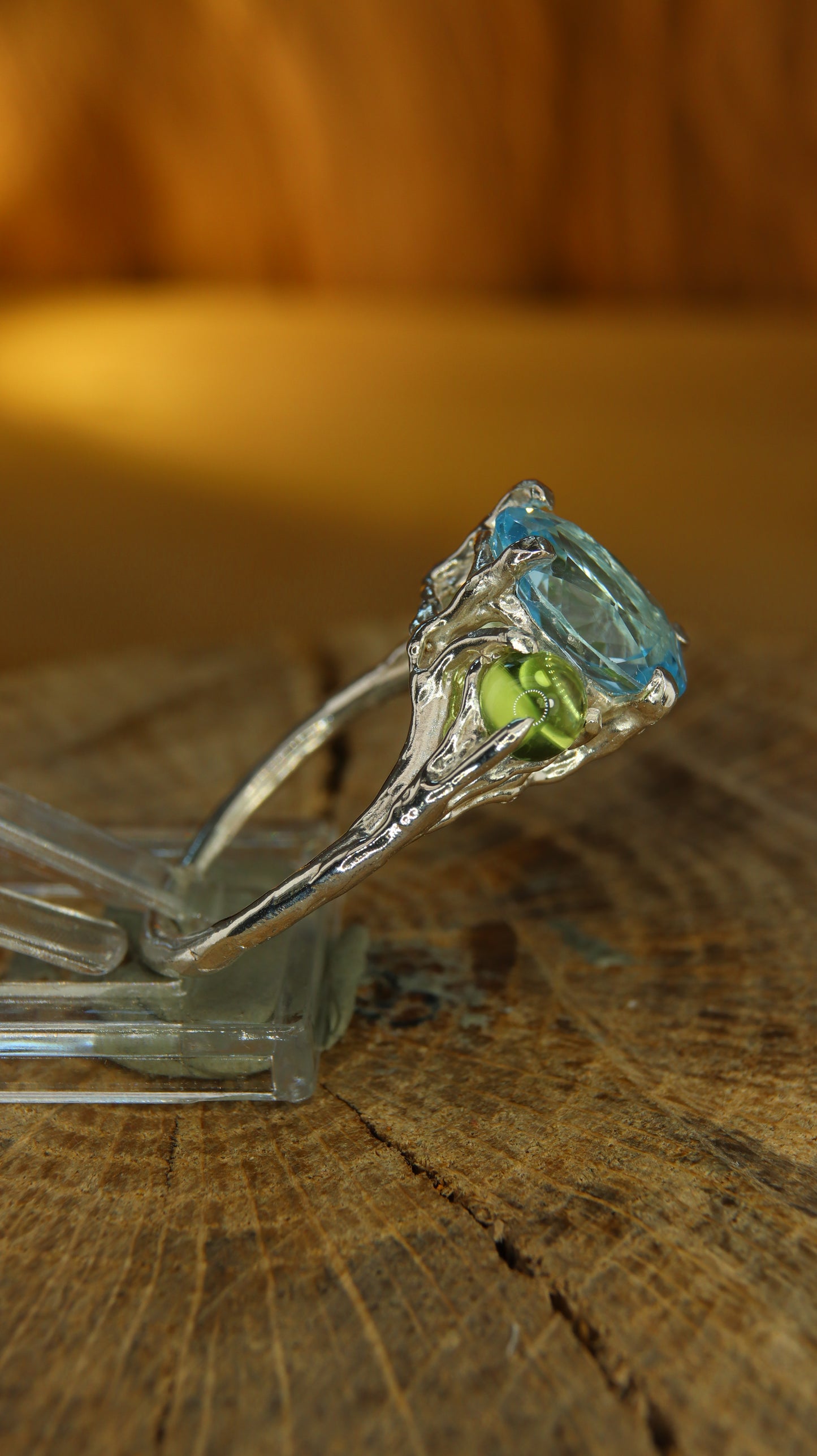 Trilogy centrale ovale topazio e peridoti cabochon