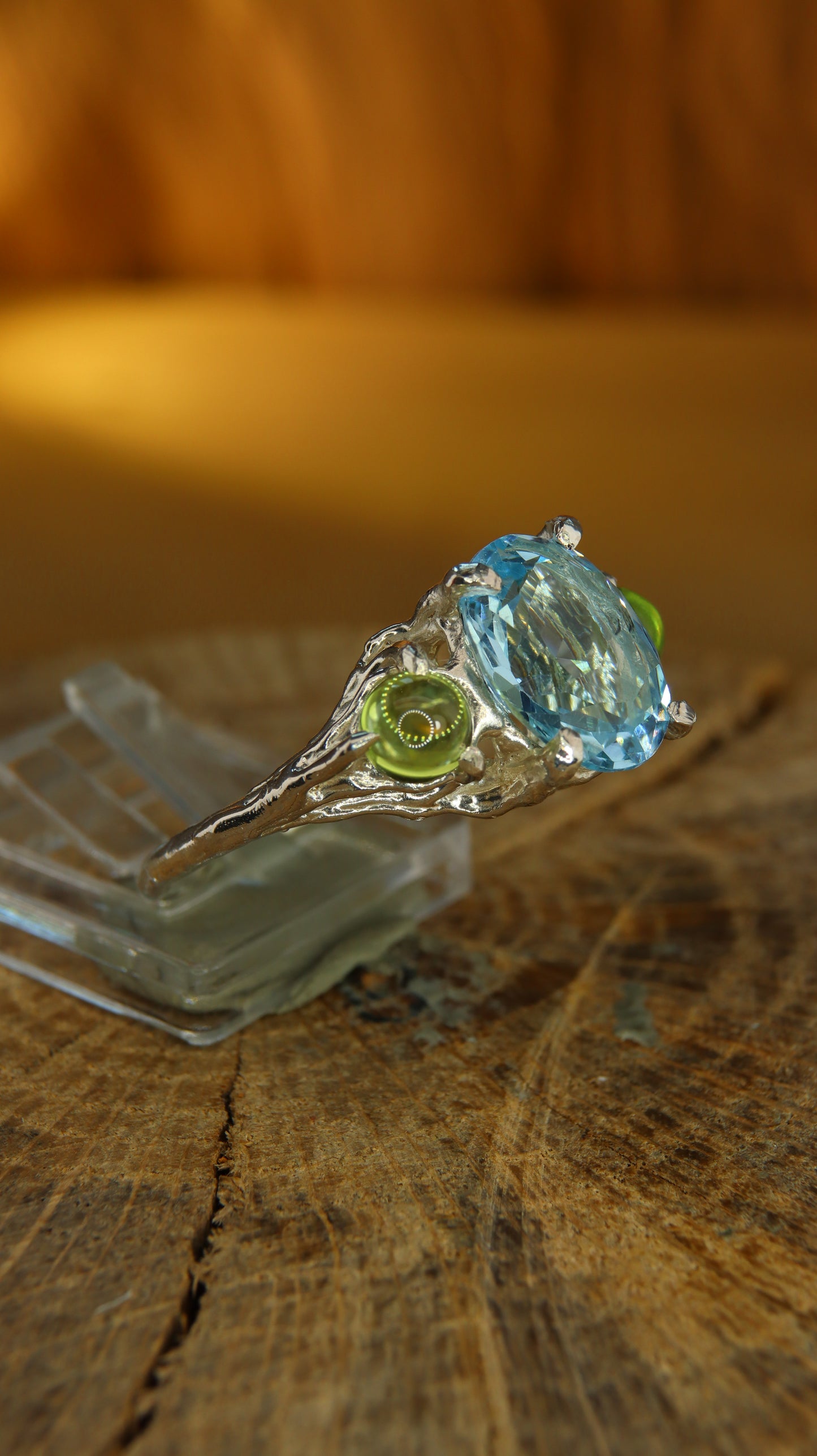 Trilogy centrale ovale topazio e peridoti cabochon