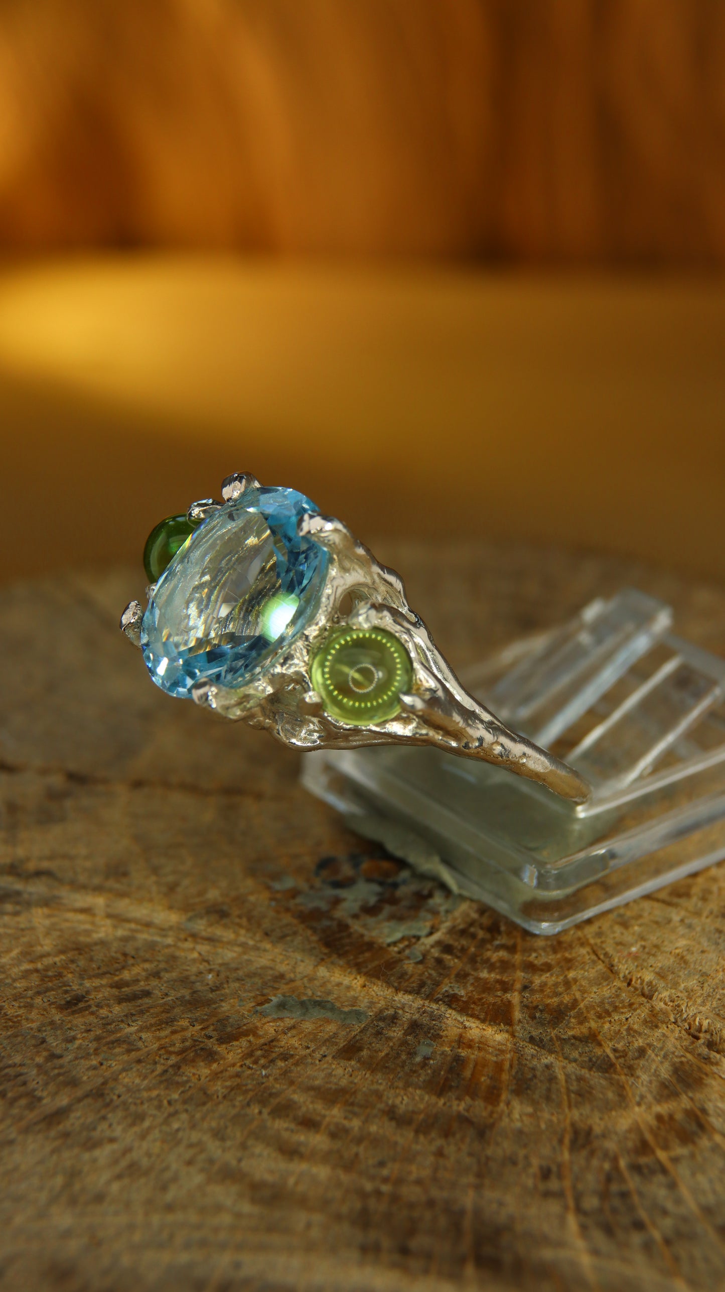 Trilogy centrale ovale topazio e peridoti cabochon