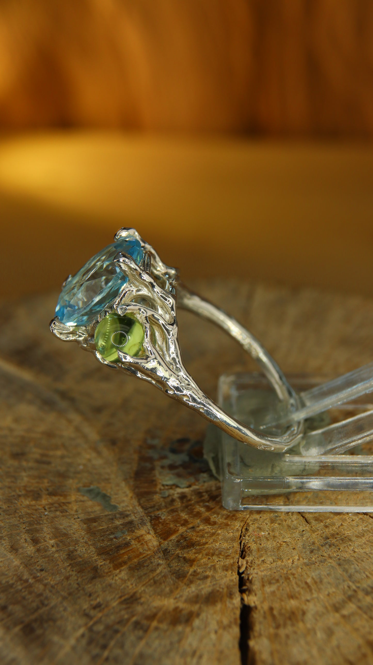 Trilogy centrale ovale topazio e peridoti cabochon