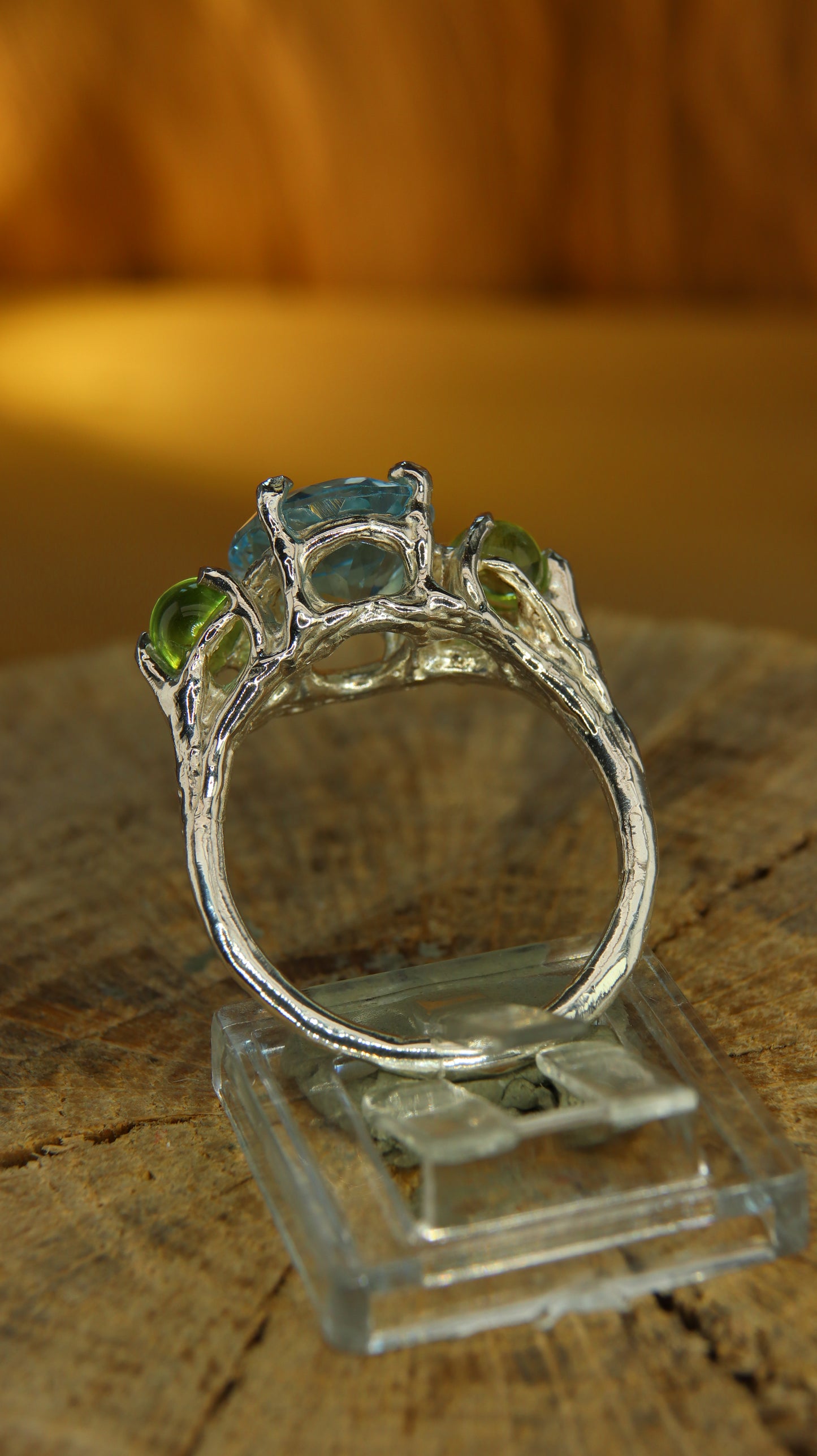 Trilogy centrale ovale topazio e peridoti cabochon