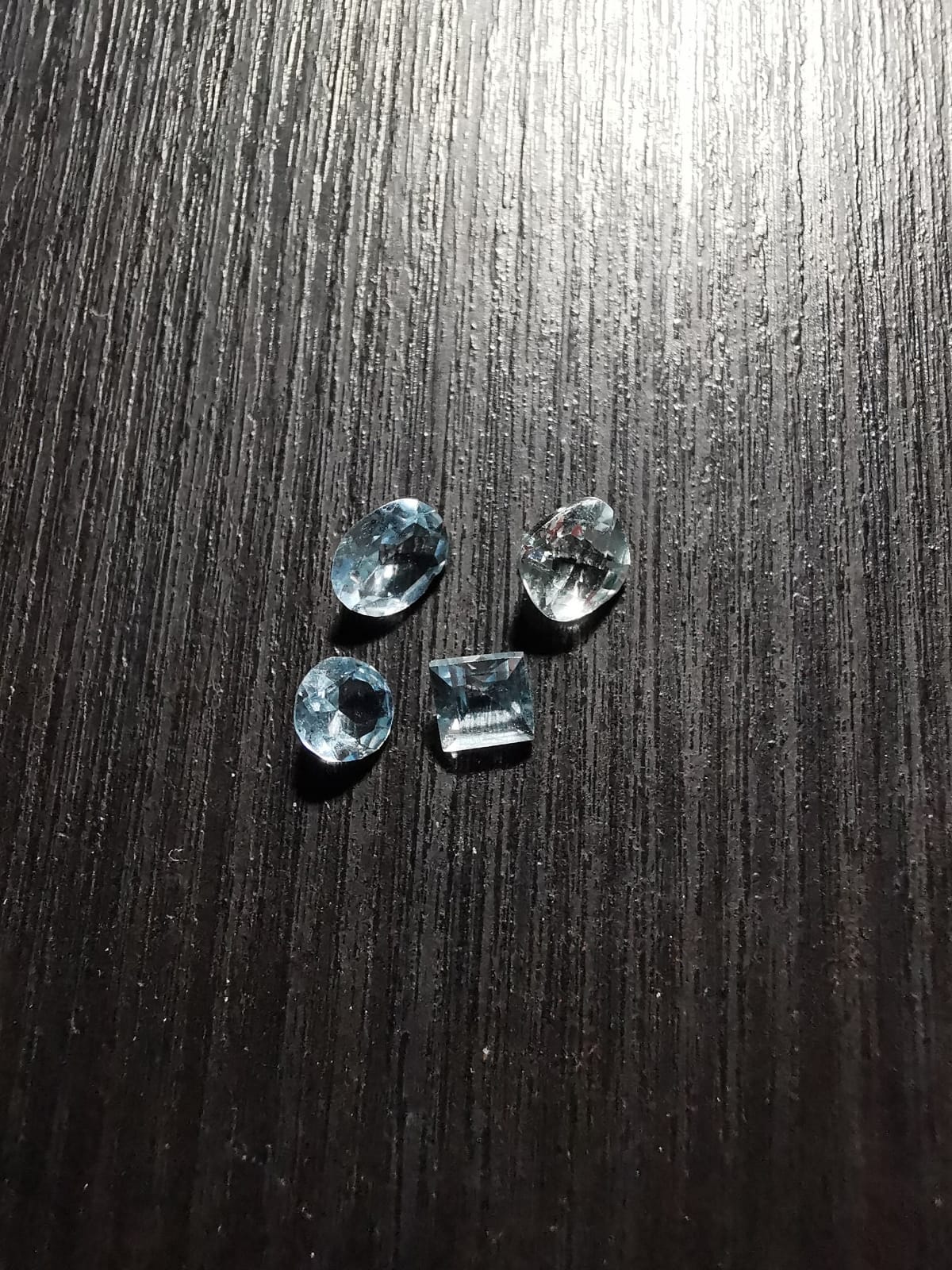 Lotto di Acquamarine tagli misti rotondo, ovale, cuscino e carré 1,29 ct totali