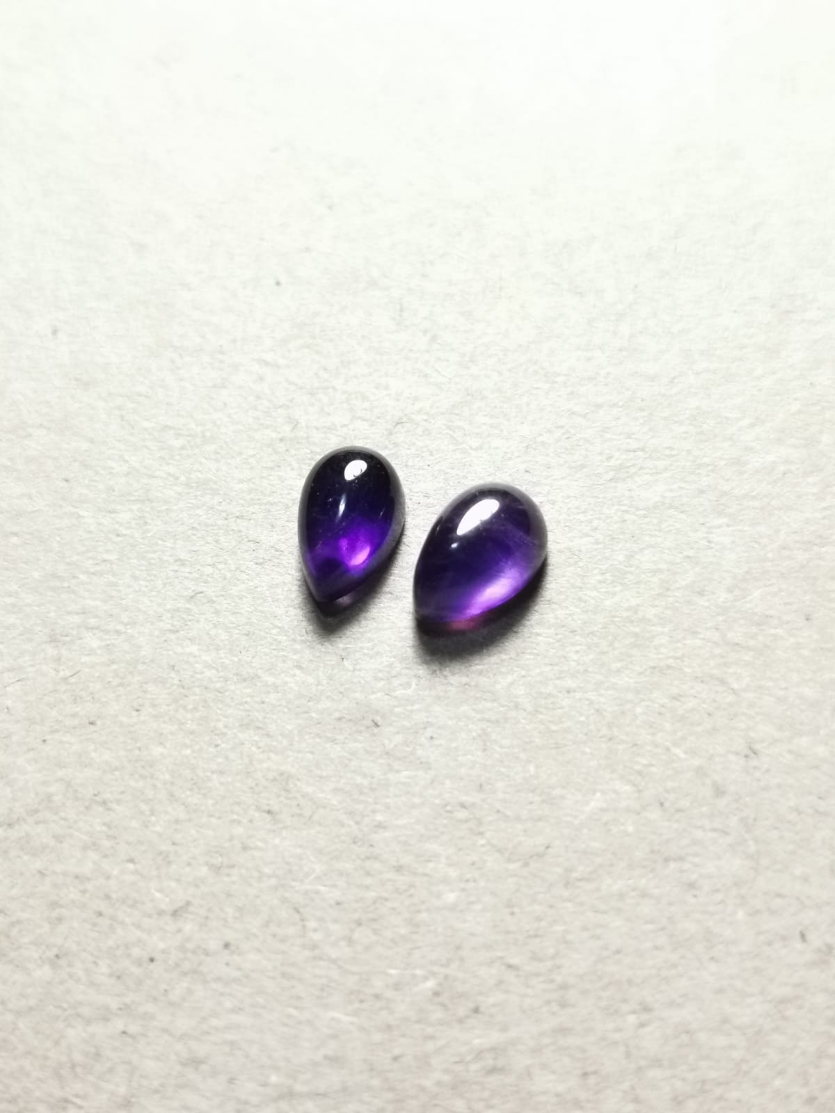 Coppia di Ametiste taglio goccia cabochon 2,31 ct