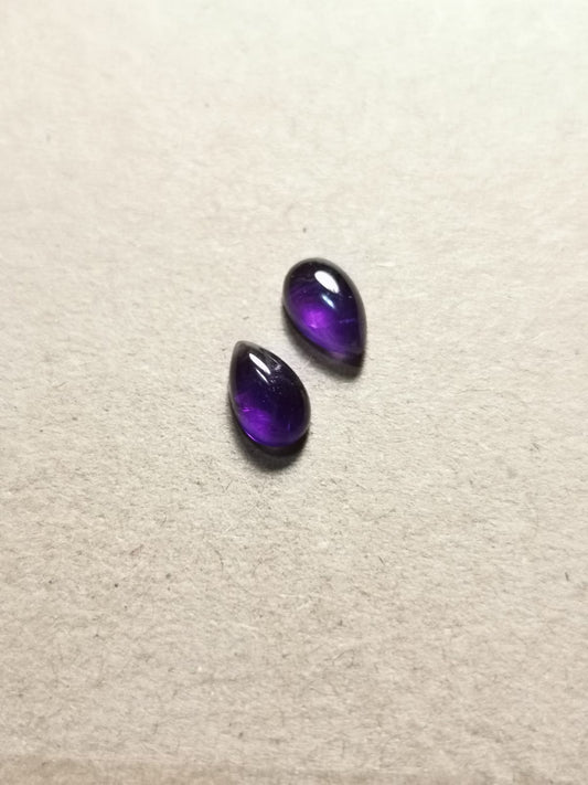 Coppia di Ametiste taglio goccia cabochon 1,59 ct