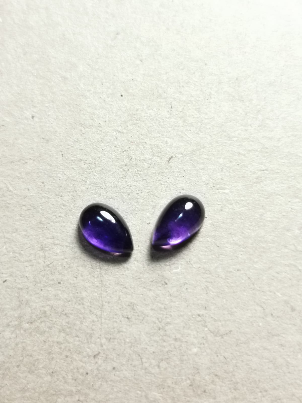 Coppia di Ametiste taglio goccia cabochon 2,06 ct