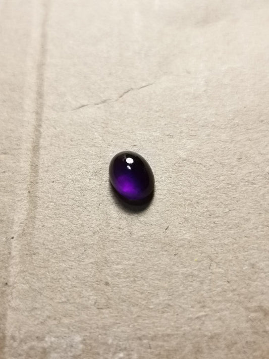 Ametista taglio ovale cabochon 1,35 ct