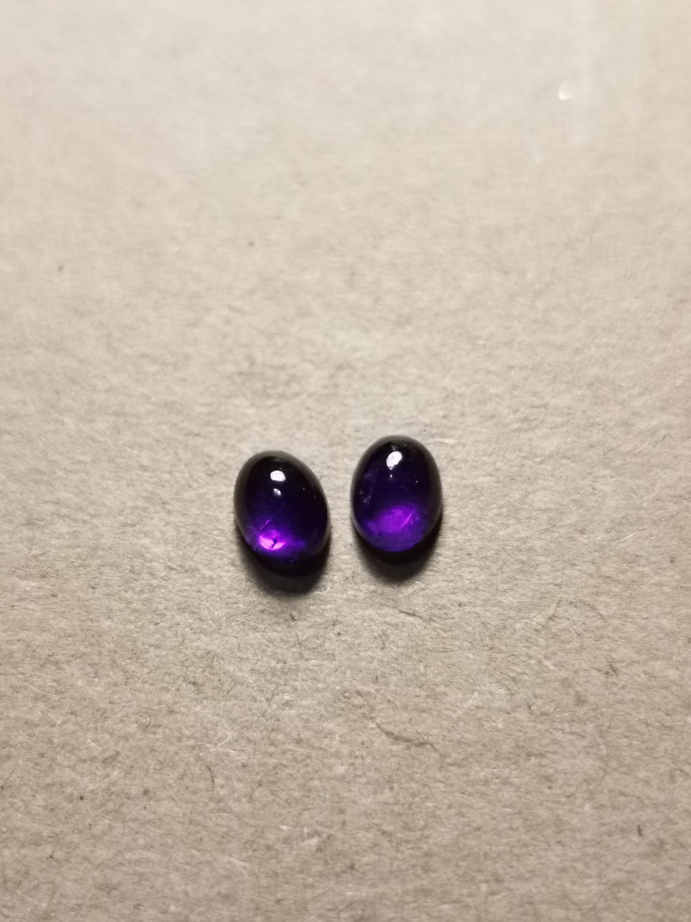 Coppia di Ametiste taglio ovale cabochon 1,87 ct totali