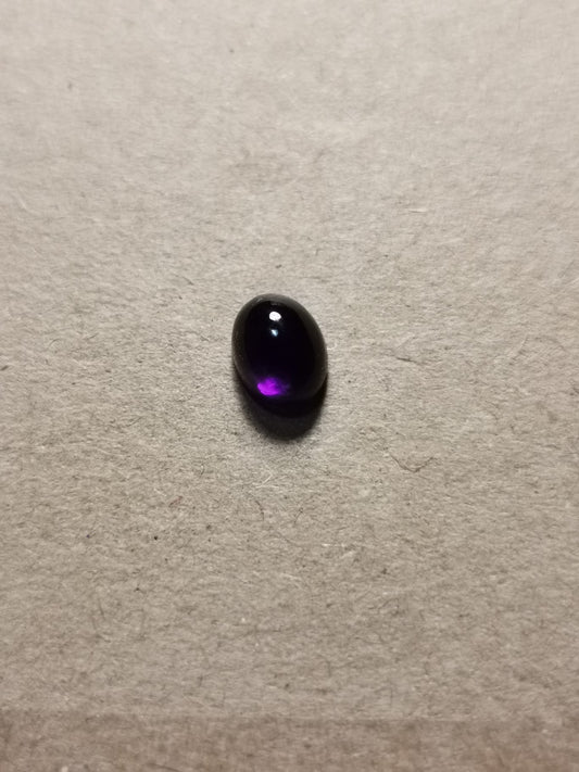 Ametista taglio ovale cabochon 1,43 ct