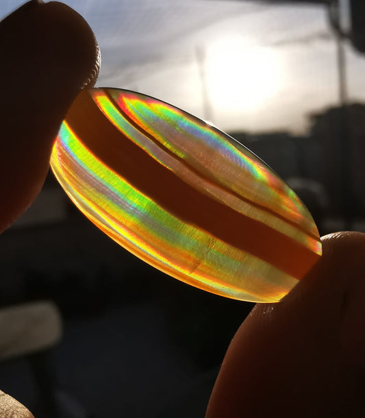 Agata Iris taglio ovale cabochon sottile 8,60 ct