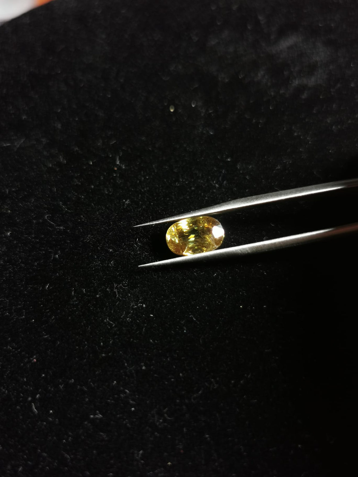 Oval cut sphene 2.73 ct