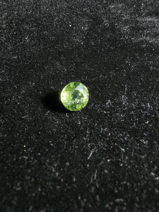Peridot princess cut 0.94 ct