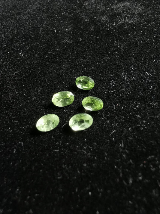 Lot of 5 oval cut Peridots 2.5 ct total