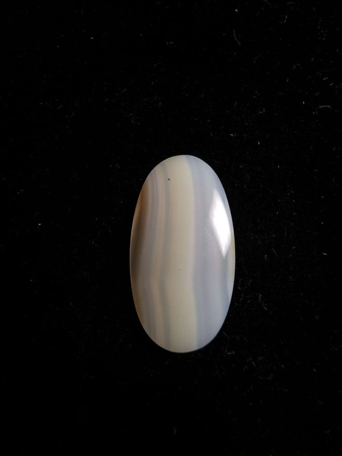 Agata Iris taglio ovale cabochon sottile 8,30 ct