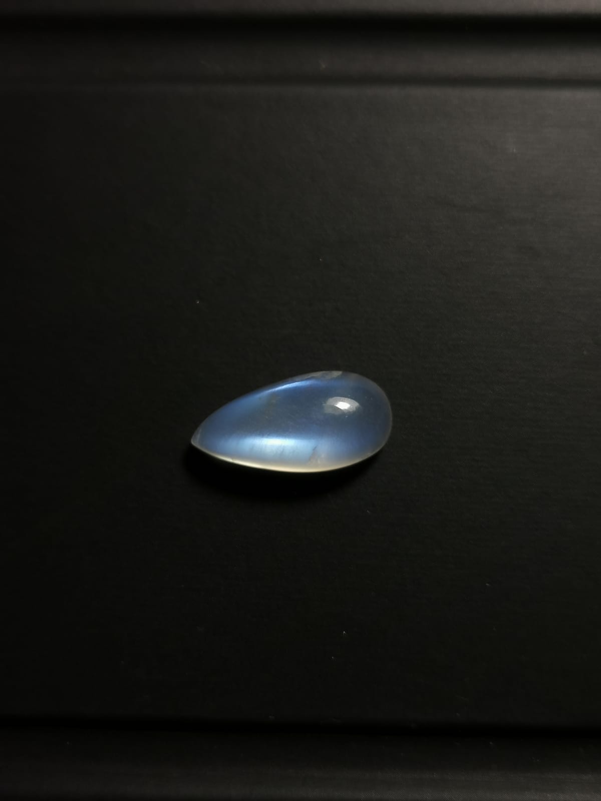 Adularia Pietra di Luna taglio goccia cabochon 8,93 ct