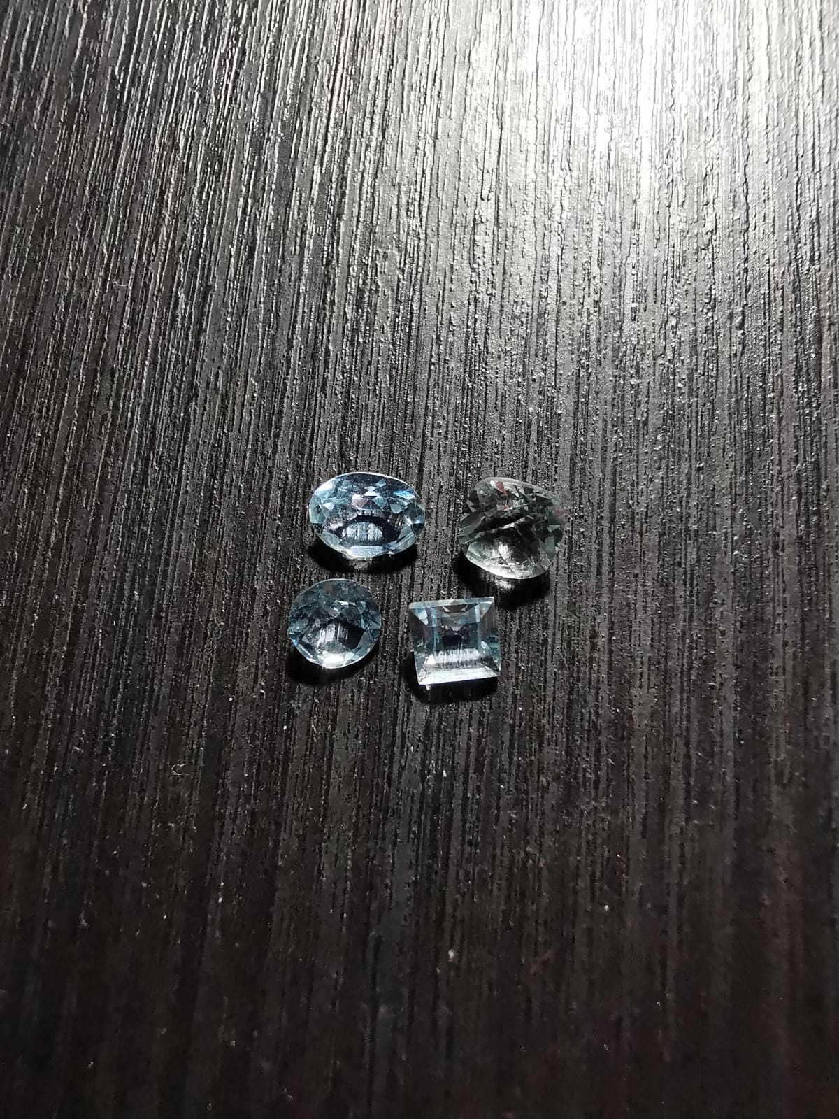 Lotto di Acquamarine tagli misti rotondo, ovale, cuscino e carré 1,29 ct totali