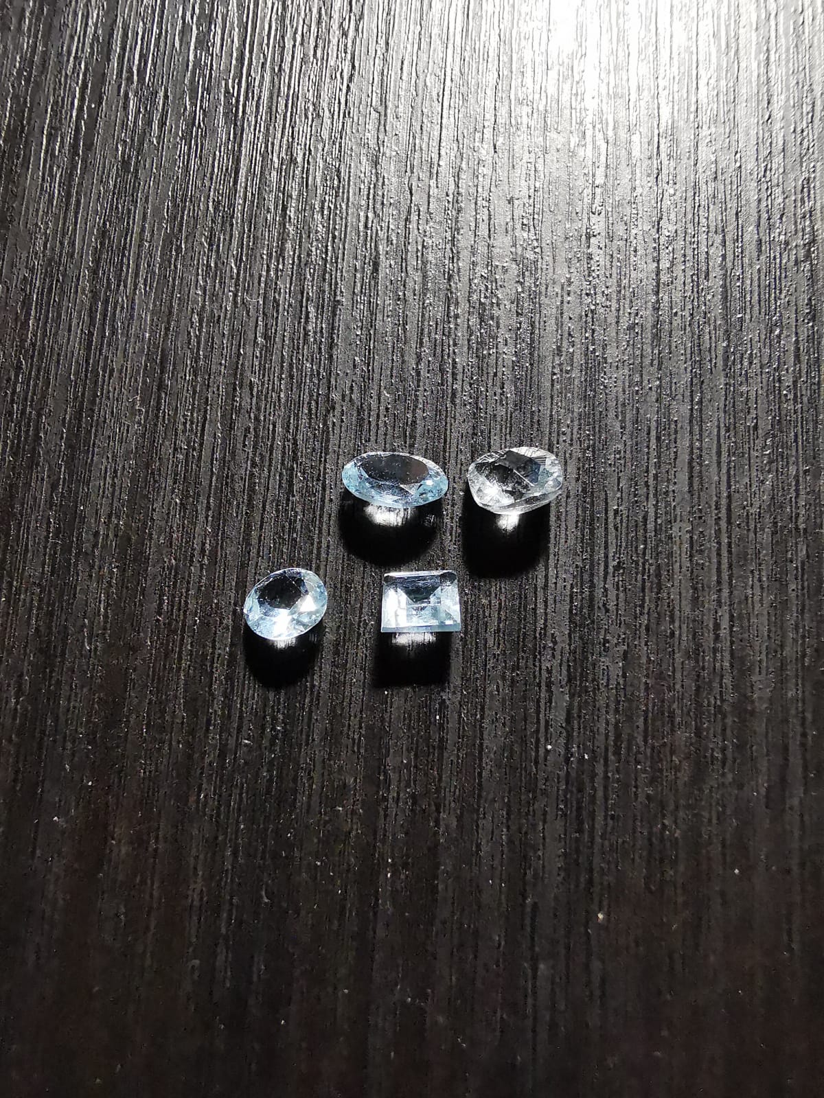 Lotto di Acquamarine tagli misti rotondo, ovale, cuscino e carré 1,29 ct totali