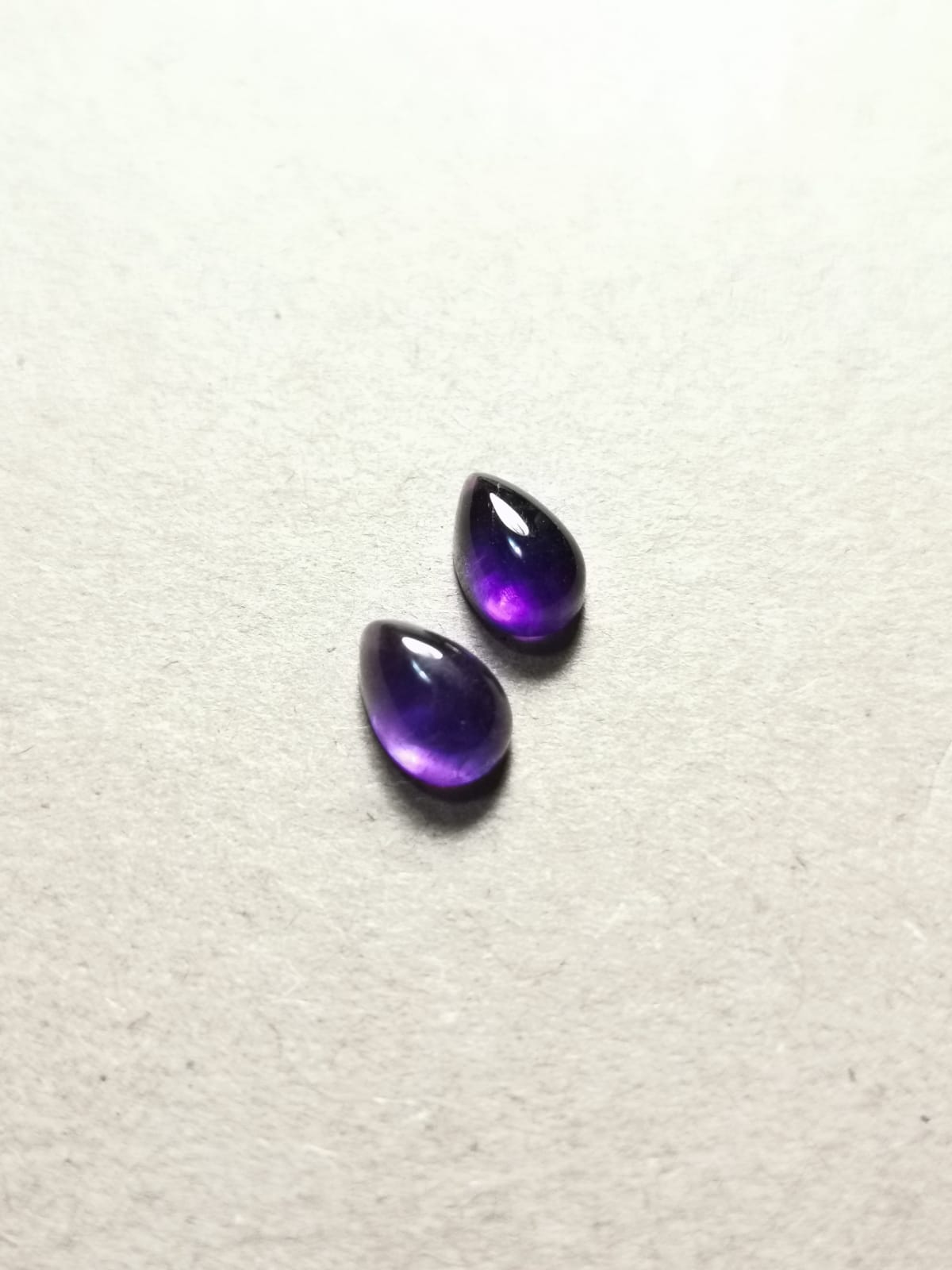 Coppia di Ametiste taglio goccia cabochon 2,31 ct
