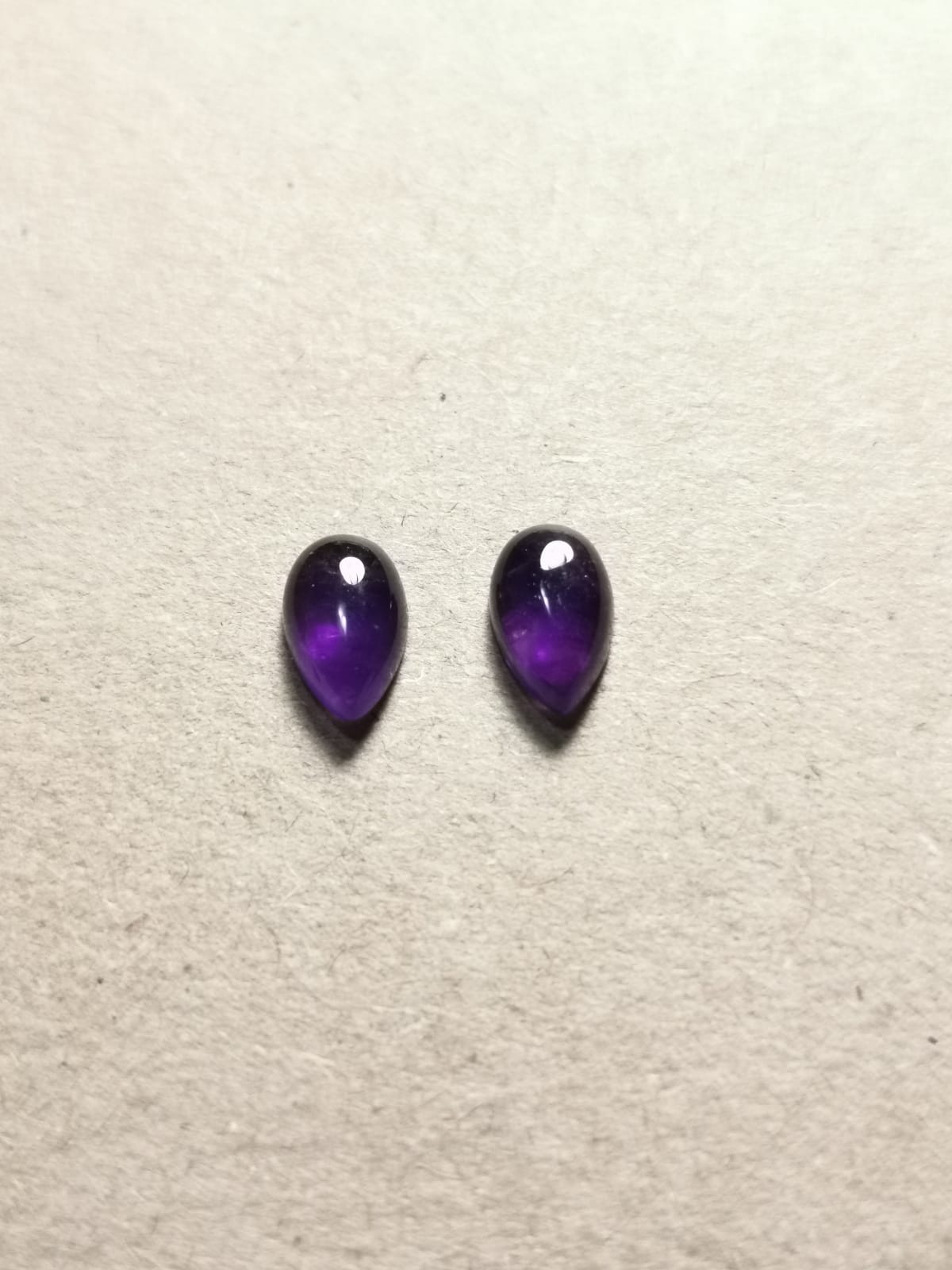 Coppia di Ametiste taglio goccia cabochon 1,59 ct