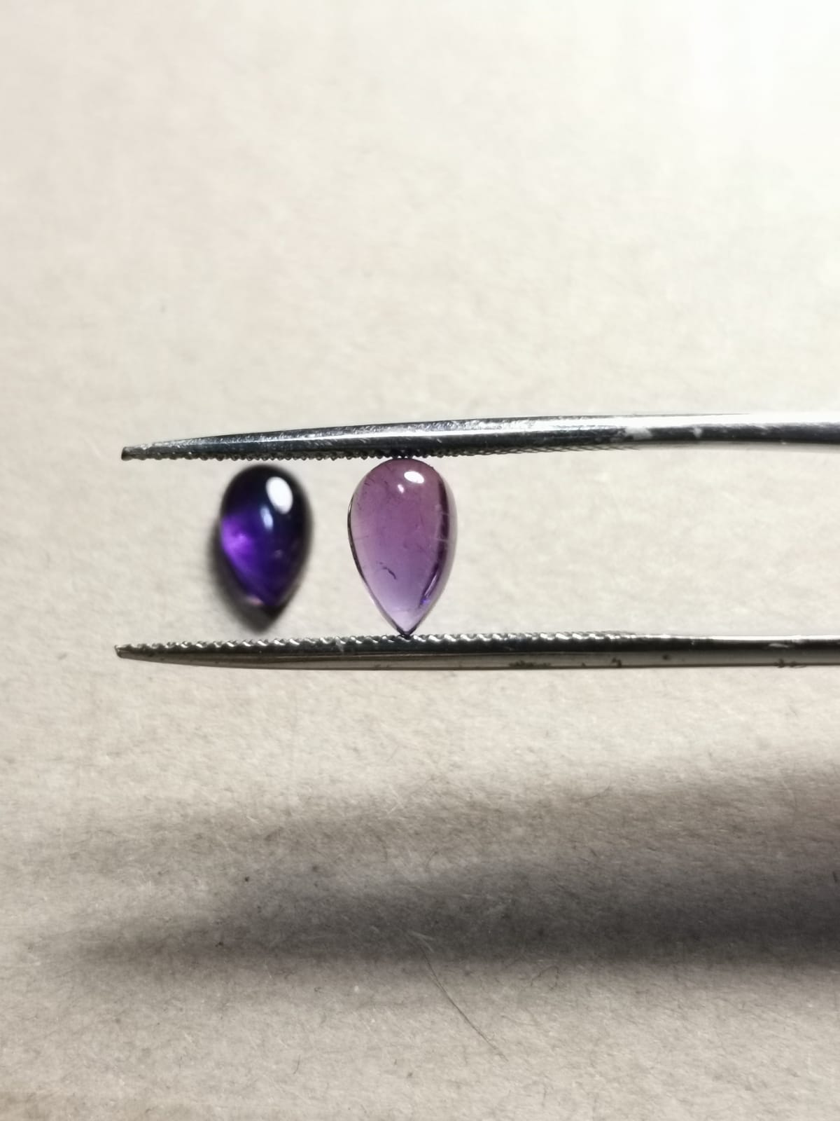 Coppia di Ametiste taglio goccia cabochon 2,06 ct