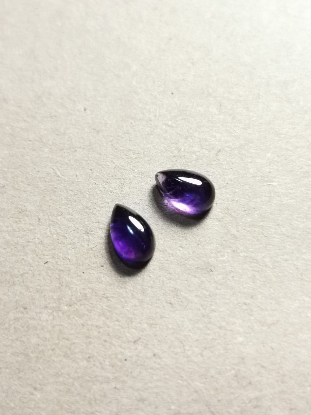 Coppia di Ametiste taglio goccia cabochon 2,06 ct
