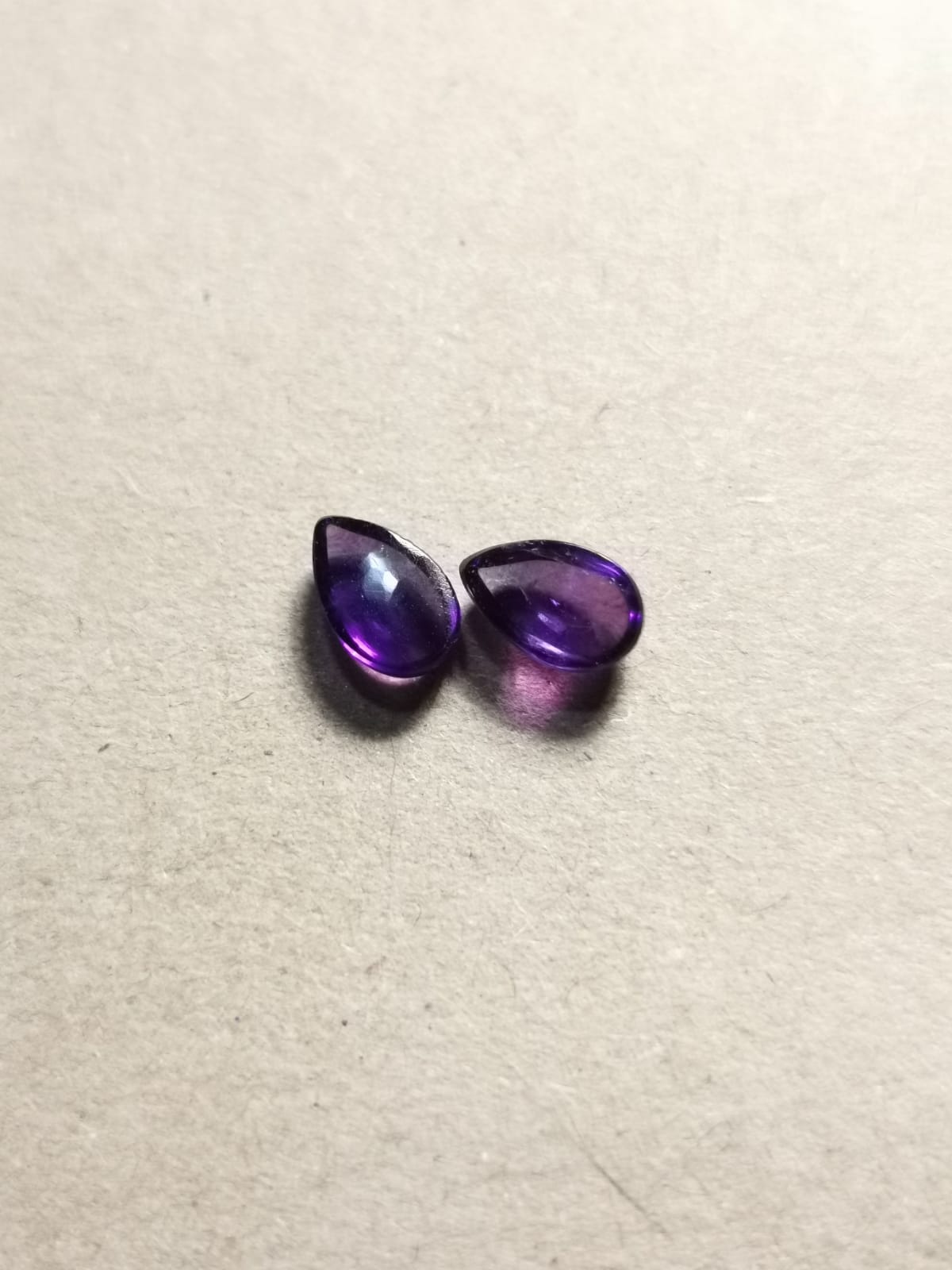Coppia di Ametiste taglio goccia cabochon 2,06 ct