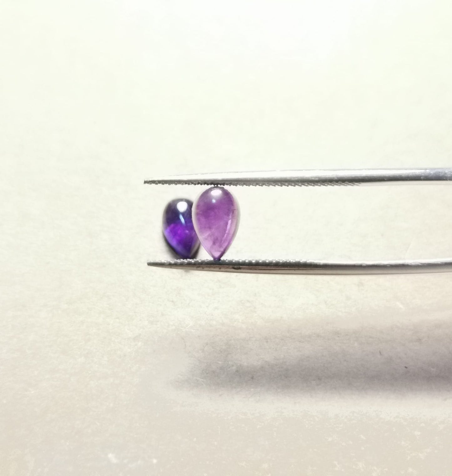 Coppia di Ametiste taglio goccia cabochon 2,11 ct